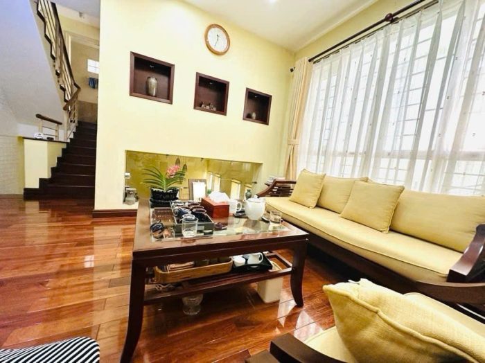 Bán nhà riêng tại Đội Cấn, Lô góc - ngõ nông, diện tích 40m2