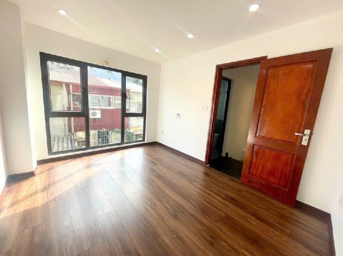 Bán nhà Kim Mã, nhà mới phù hợp kinh doanh, diện tích 20m2