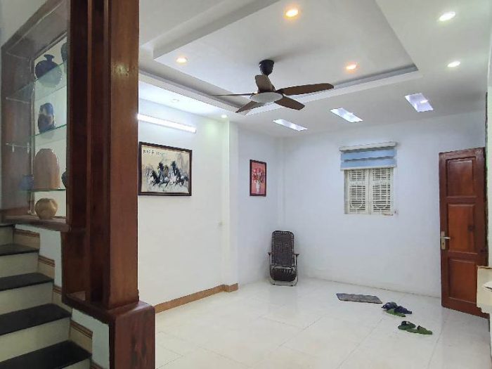 Bán nhà khu vực Kim Mã, nhà đẹp 2 mặt thoáng, diện tích 33m2