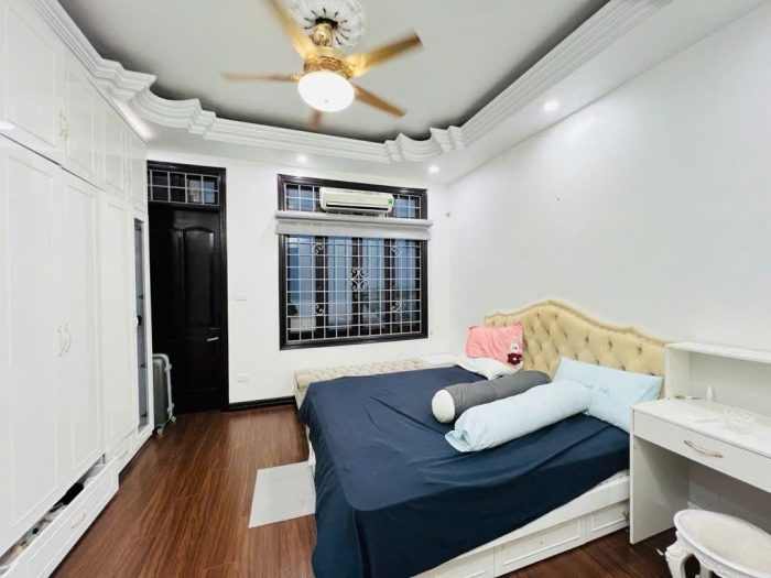 Bán siêu phẩm nhà phố Kim Mã mặt tiền rộng 4.8m, nhà 3 thoáng 110 m2 - Hình ảnh 2