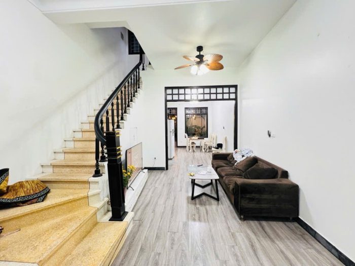 Bán siêu phẩm nhà phố Kim Mã mặt tiền rộng 4.8m, nhà 3 thoáng 110 m2