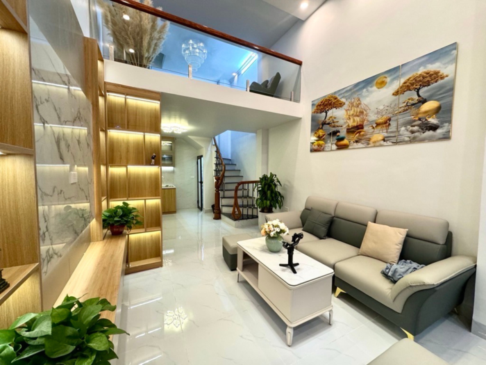 Bán nhà đẹp sát phố Tôn Đức Thắng 2 mặt thoáng, full nội thất ở cực sướng