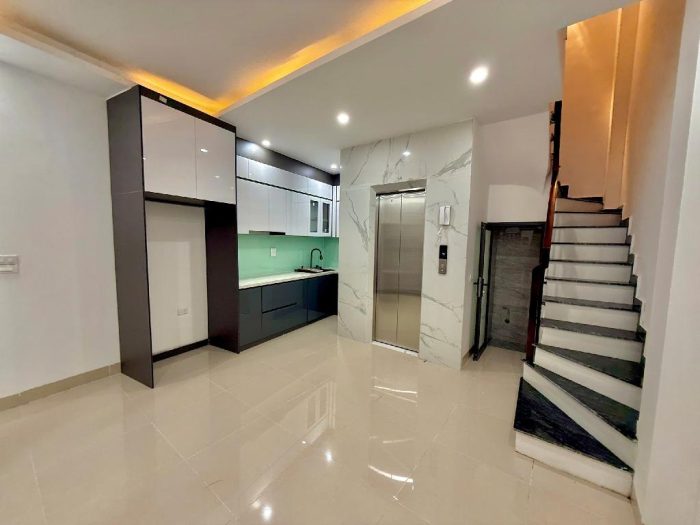 Bán nhà 6 tầng Hoàng Hoa Thám, nhà đẹp, ngõ thông thoáng, diện tích 46m2