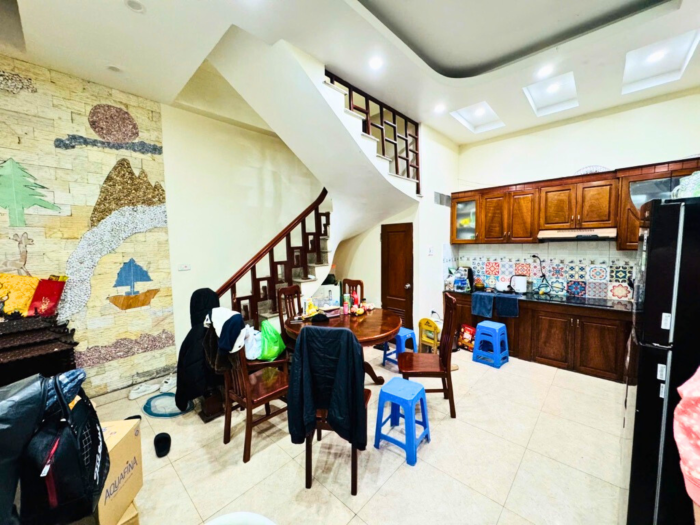 Bán nhà Khâm Thiên mặt tiền khủng 5.6m thoáng sáng, ngõ thông, gần ô tô
