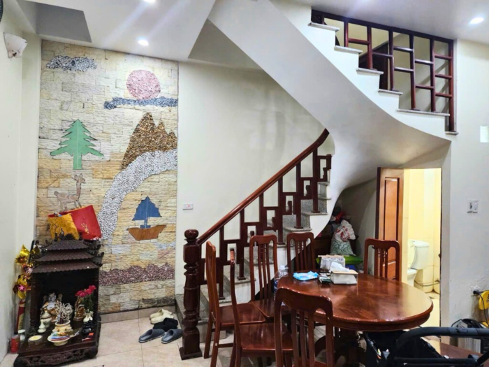 Bán nhà Khâm Thiên mặt tiền khủng 5.6m thoáng sáng, ngõ thông, gần ô tô - Hình ảnh 3
