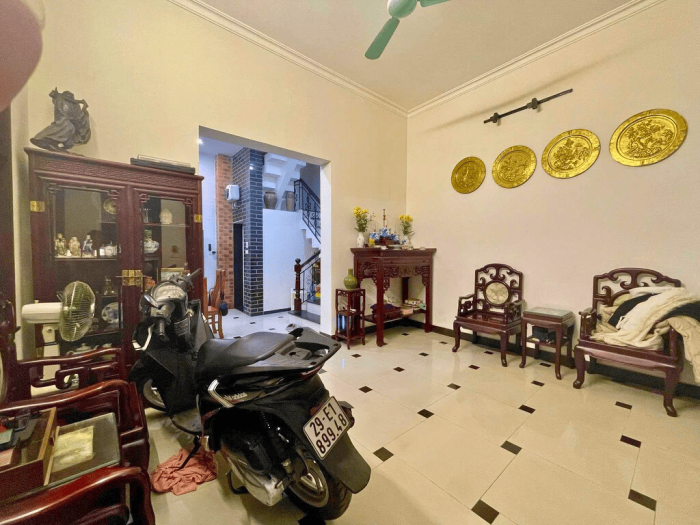 Bán nhà phố Nguyễn Lương Bằng dân xây kiên cố, lô góc, ngõ ba gác, 47m2