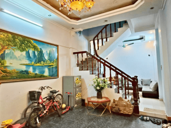 Bán nhà đường Láng, dân xây, sổ vuông vắn nở hậu đẹp, diện tích 40m2