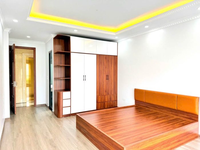 (TM) Bán nhà Cầu Giấy, lô góc hai mặt thoáng, thang máy, diện tích 38m2