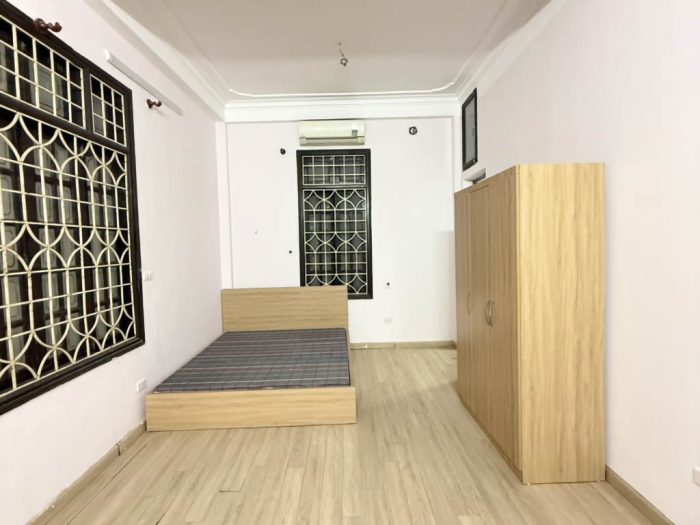 Bán nhà Đội Cấn, sát ô tô, 6 phòng khép kín, diện tích 79.6m2