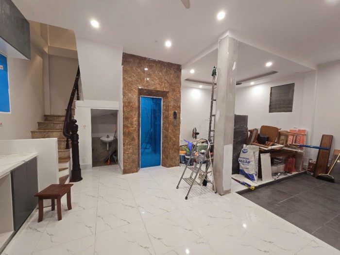 Bán nhà Đội Cấn, thang máy, gần phố, diện tích 57m2