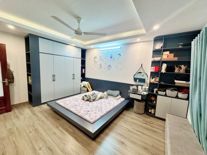 Bán nhà Lạc Long Quân, gần phố, full nội thất, diện tích 32m2