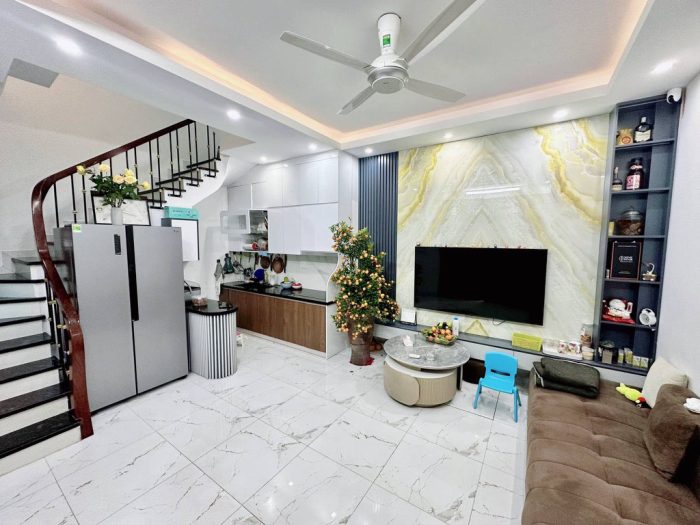 Bán nhà Lạc Long Quân, gần phố, full nội thất, diện tích 32m2 - Hình ảnh 2