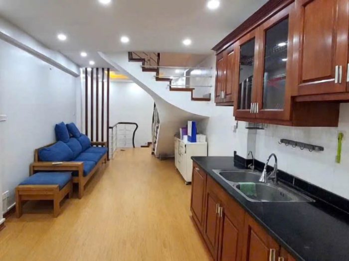 Bán nhà Nguyên Hồng, phân lô ô tô tránh, kinh doanh, diện tích 32.5m2