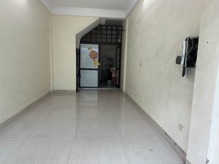 Bán nhà Nguyễn Ngọc Vũ, ô tô qua cửa, kinh doanh nhỏ, diện tích 50m2