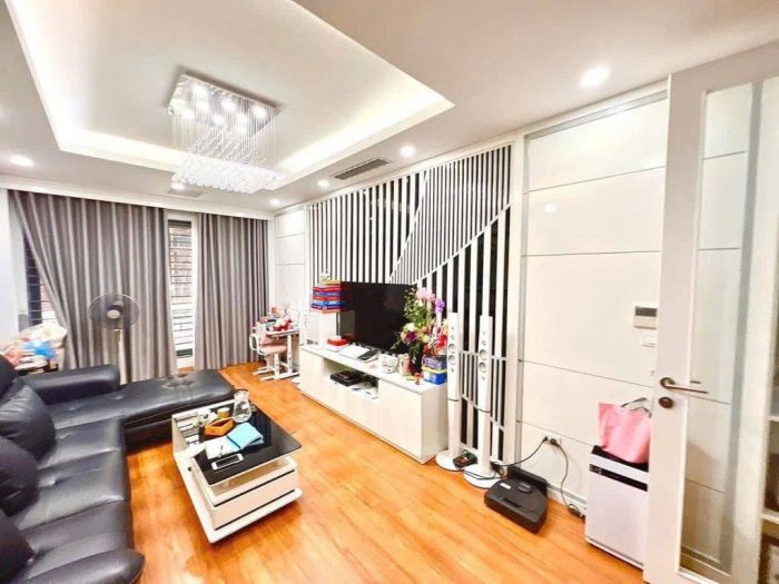 Bán nhà Phùng Chí Kiên, ô tô đỗ cửa, hai mặt thoáng, diện tích 60m2