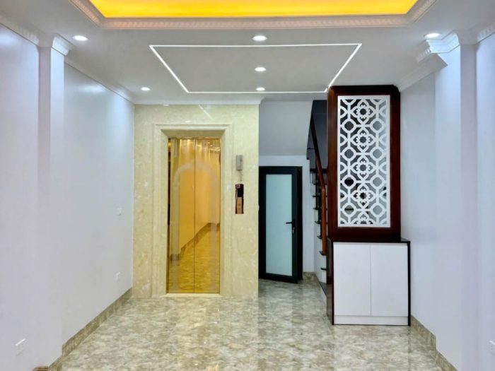 (TM) Bán nhà phố Cầu Giấy, thang máy – 6 tầng – gần công viên Thủ Lệ, diện tích 40m2