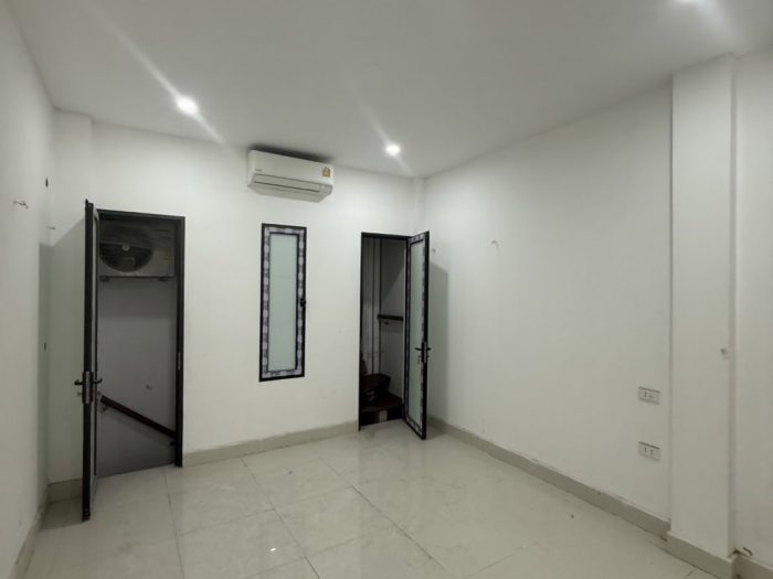 (TM) Bán nhà Lạc Long Quân, ô tô qua nhà, thang máy, gần Hồ Tây, diện tích 47m2